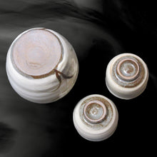 画像をギャラリービューアに読み込む, 唐津焼 絵粉引唐津酒器セット(登り草) 徳利1個・ぐい飲み2個 お酒