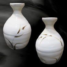 画像をギャラリービューアに読み込む, 唐津焼 絵粉引唐津酒器セット(登り草) 徳利1個・ぐい飲み2個 お酒