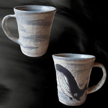 画像をギャラリービューアに読み込む, 唐津焼 刷毛目鯨紋マグカップセット ペア使い ペアセット くじら クジラ 色違い たっぷり 大きめ マグカップ 可愛い 個性光る おしゃれ ギフト