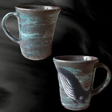 画像をギャラリービューアに読み込む, 唐津焼 刷毛目鯨紋マグカップセット ペア使い ペアセット くじら クジラ 色違い たっぷり 大きめ マグカップ 可愛い 個性光る おしゃれ ギフト
